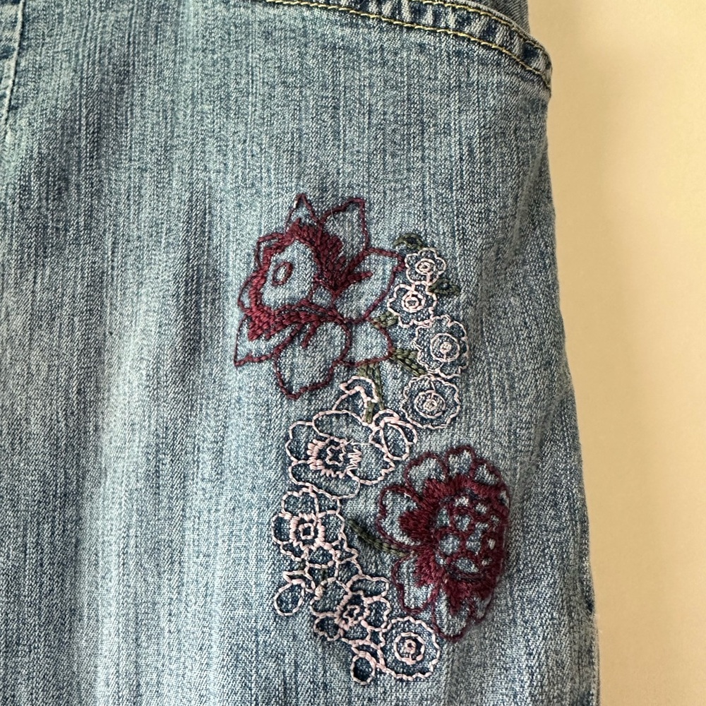 🌸 Gloria Vanderbilt 16W Cropped Jeans Floral Embroidered Capri Blue - Picture 3 of 9